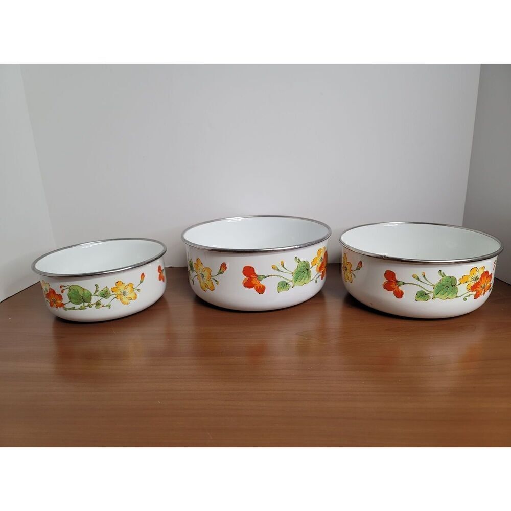Vintage Nesting Metal Enamel Bowls Set of Three #A20